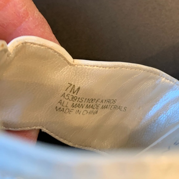 • Etienne Aigner Kyros thong sandals - Picture 7 of 7